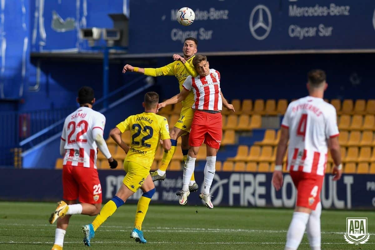 Una pugna aérea durante el choque en Santo Domingo (@AD_Alcorcon)