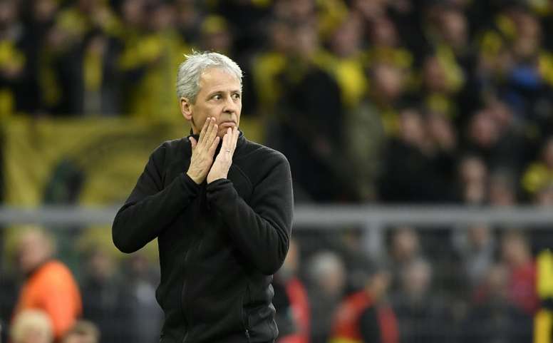 Lucien Favre se mantuvo dos temporadas al mando de los 'borussers'. Fuente (@mibundeslife)