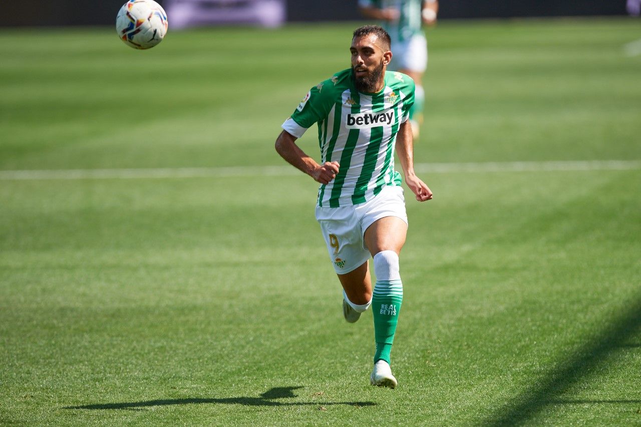 Borja Iglesias en un partido con el Betis