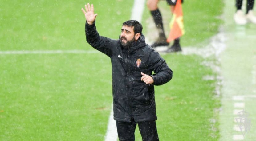 David Gallego en la banda el pasado partido frente al Albacete