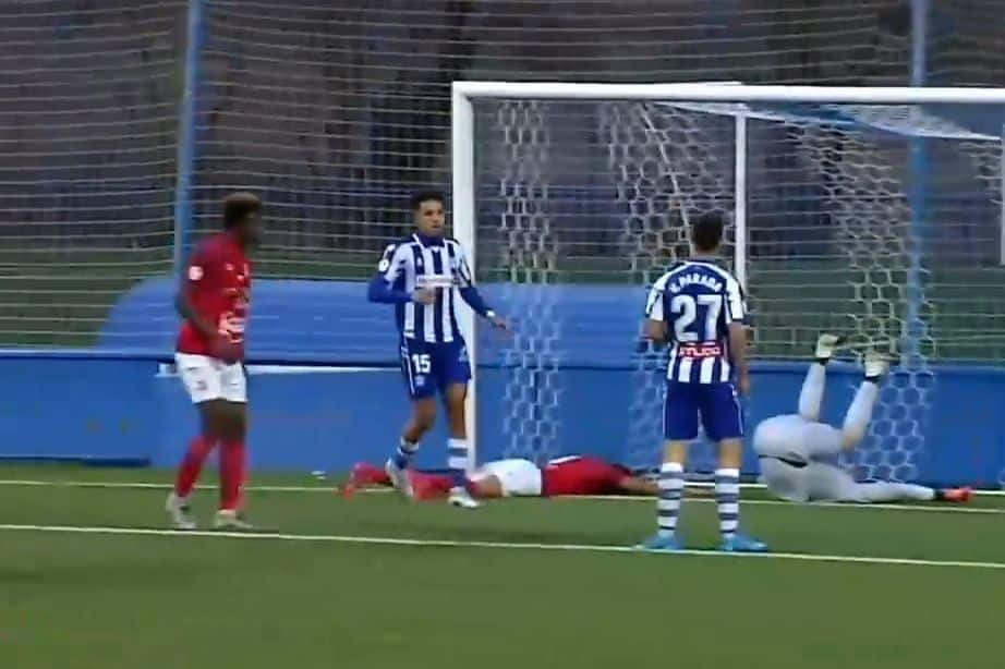 Lance del encuentro en Ibaia entre el Alavés 'B' y el CD Laredo