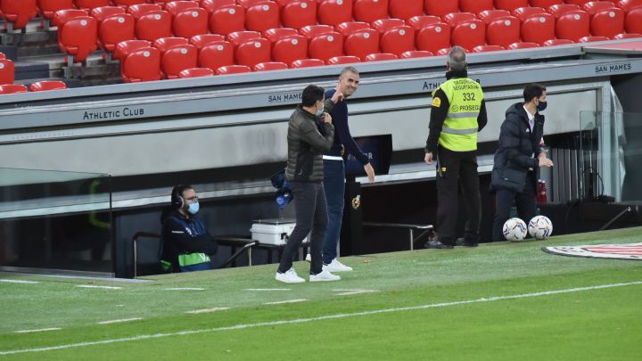 Gaizka Garitano saluda a Míchel