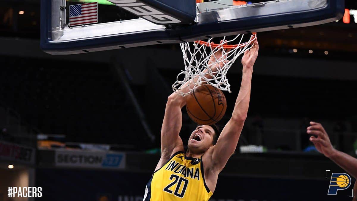 Doug McDermott machaca el aro. Foto: @Pacers