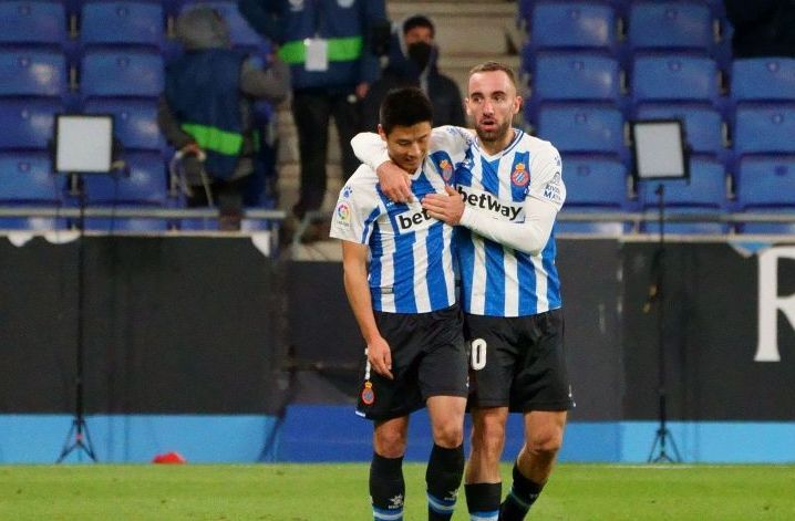 Wu Lei y Darder tras concluir un partido del RCD Espanyol