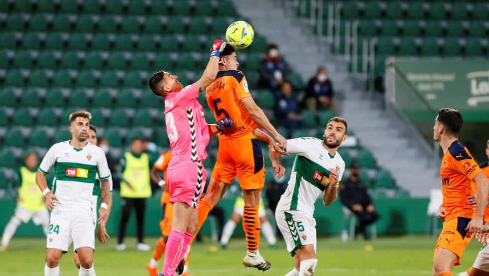 El partido acabó 2-1 con los goles de Josán y Fidel para el Elche y Toni Lato para el Valencia |F: Mundo deportivo