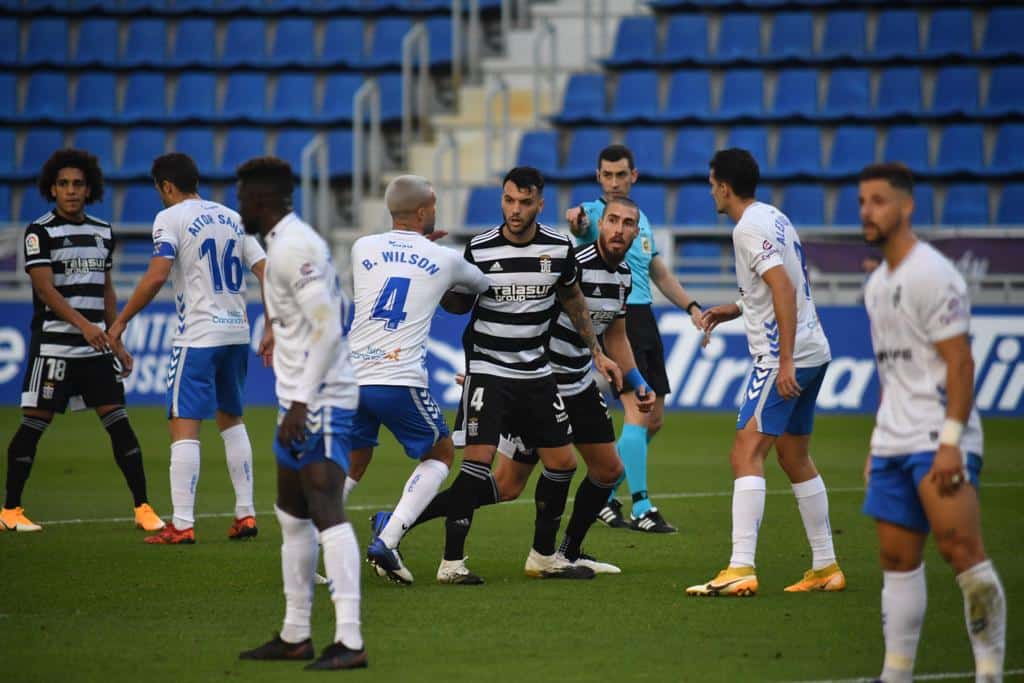 Imagen de una acción a balón parado. 
Fuente: https://twitter.com/FCCartagena_efs/status/1348332883400925184/photo/1
