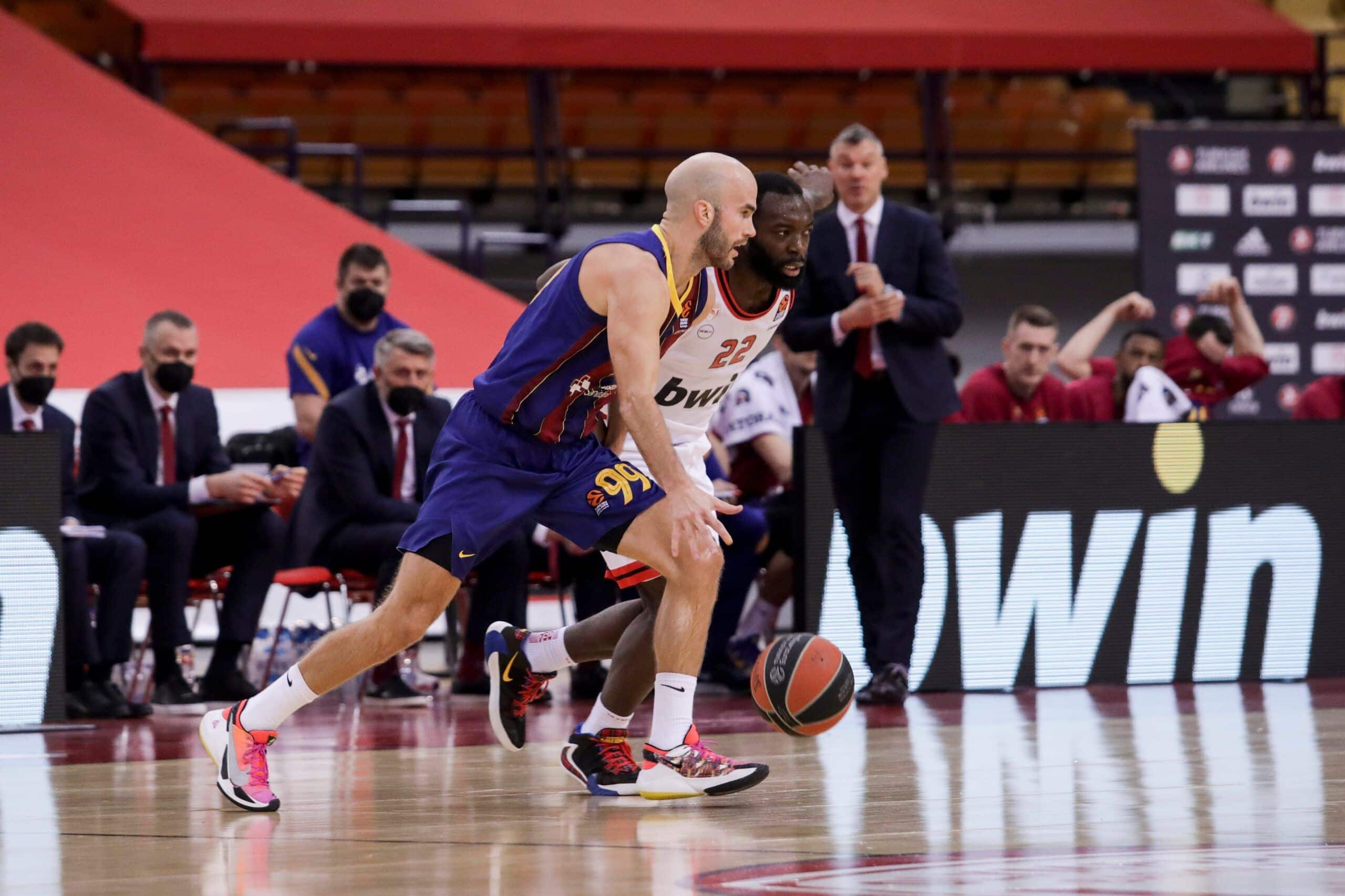 Nick Calathes ante Jenkins (Fuente: Twitter @FCBbasket)