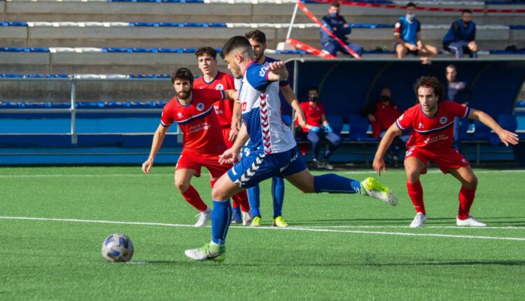 Carri (Ebro) a punto de conseguir su gol de penalti ante el Calahorra