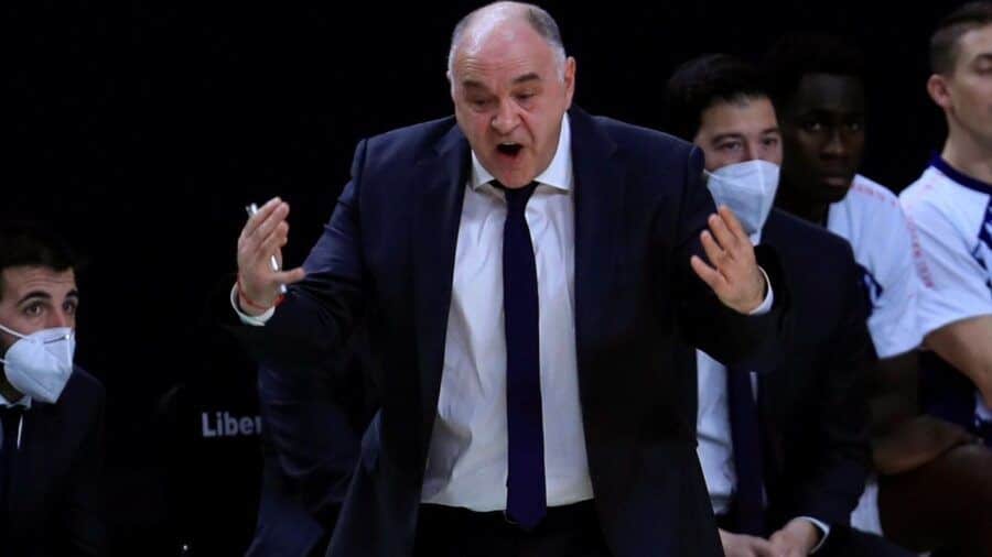 Pablo Laso muestra su enfado en un partido como entrenador del Real Madrid. Foto: Agencia EFE.