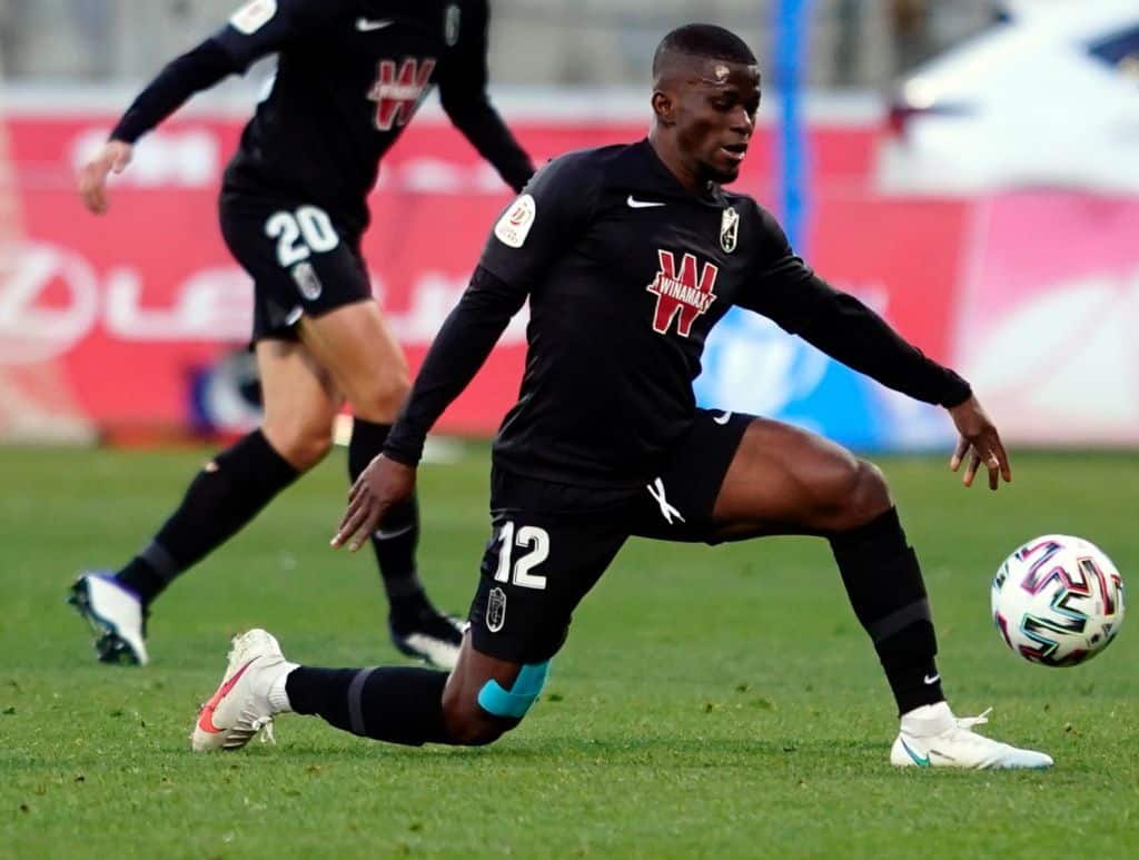 Ramón Azeez en un partido del Granada