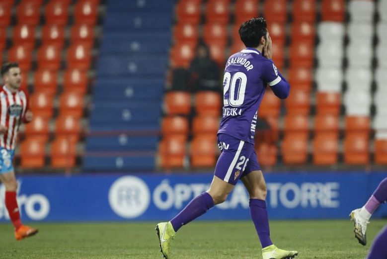 Cristian Salvador en un partido con el Sporting
