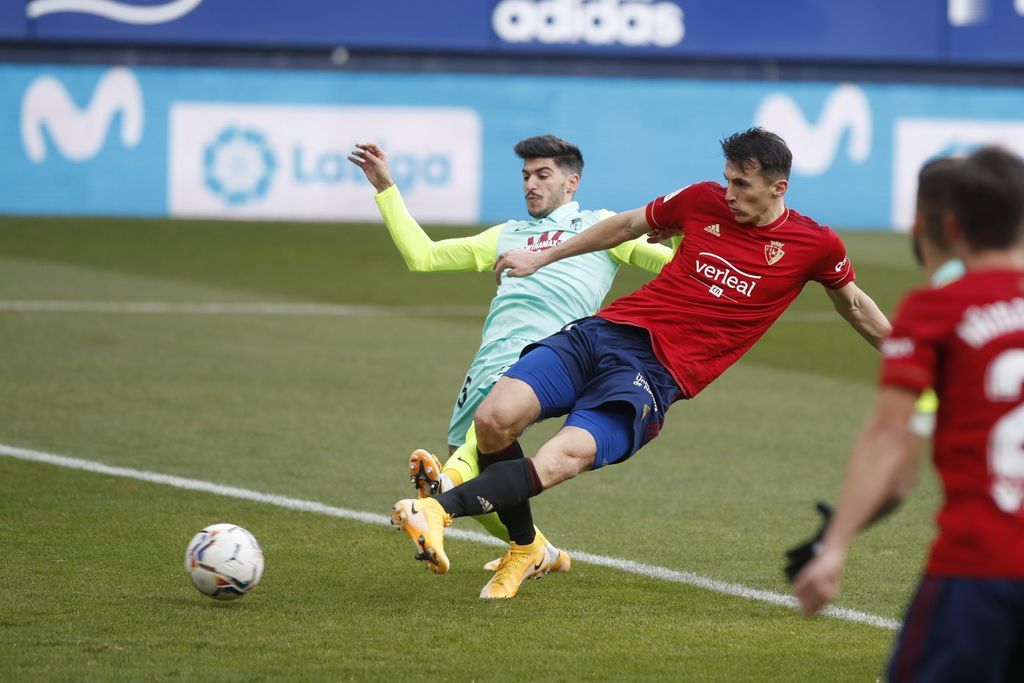 Budimir remata a gol en el 1-0 de un Osasuna-Granada