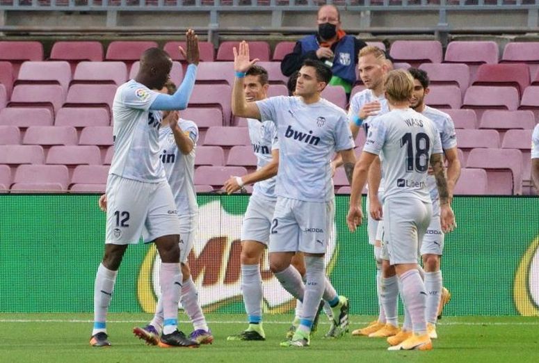 Jugadores del Valencia celebran un gol
