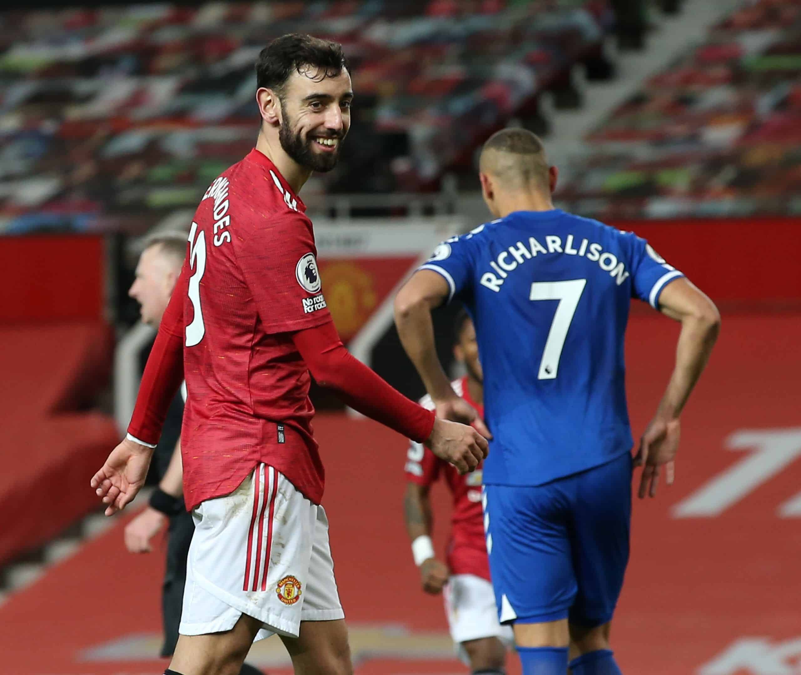 Bruno Fernandes y Richarlison.             Foto tomada de: Twitter oficial del Manchester United