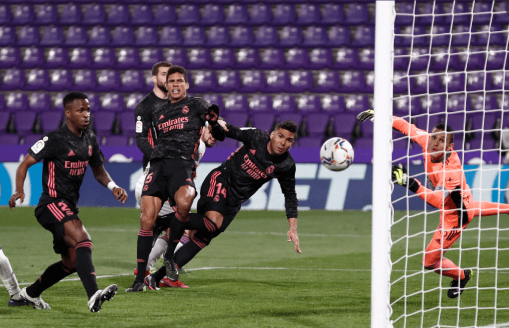 Casemiro marca un gol en un Real Valladolid Club de Fútbol - Real Madrid Club de Fútbol. Foto: Real Madrid Club de Fútbol.