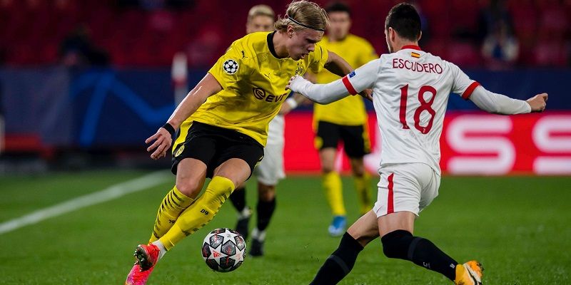 Haaland encara a Escudero | Imagen: BVB
