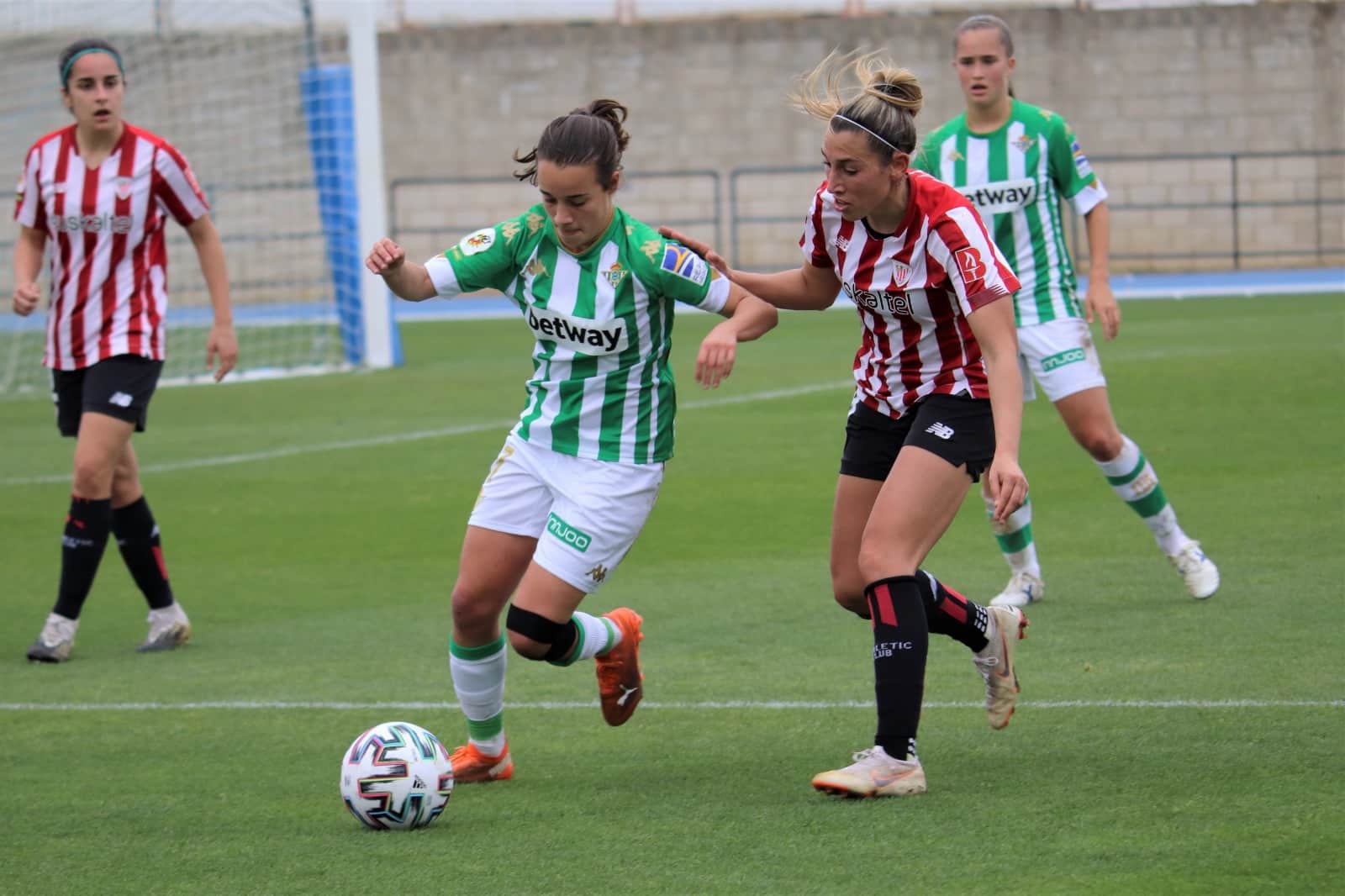 Betis y Athletic disputaron un partido donde había sobre el césped más que los tres puntos en juego.
Fuente: twitter.com/RealBetisFem