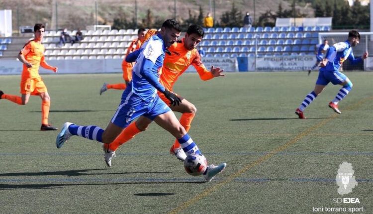 Lance del encuentro de la pasada jornada entre Ejea -Izarra