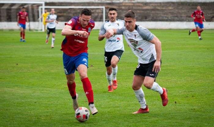 Lance del juego entre el Tudelano y Tarazona  .Foto(SDTarazona)