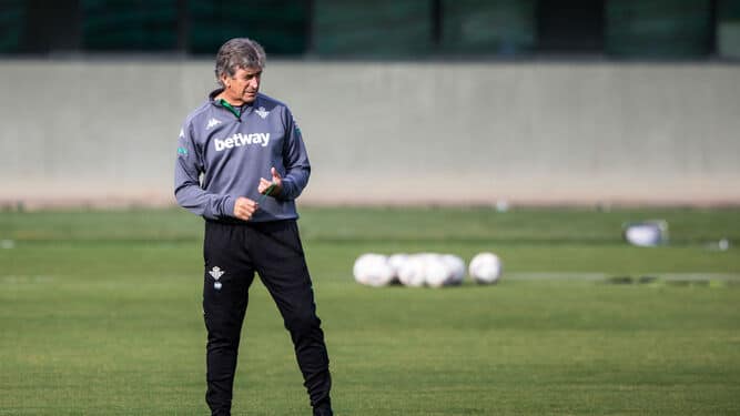 Pellegrini en un entrenamiento del Betis