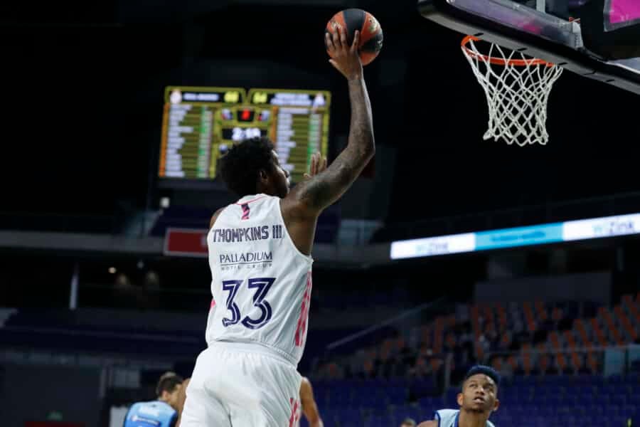 Trey Thompkins lanza a canasta en un Real Madrid - Hereda San Pablo Burgos. Foto: Liga Endesa.