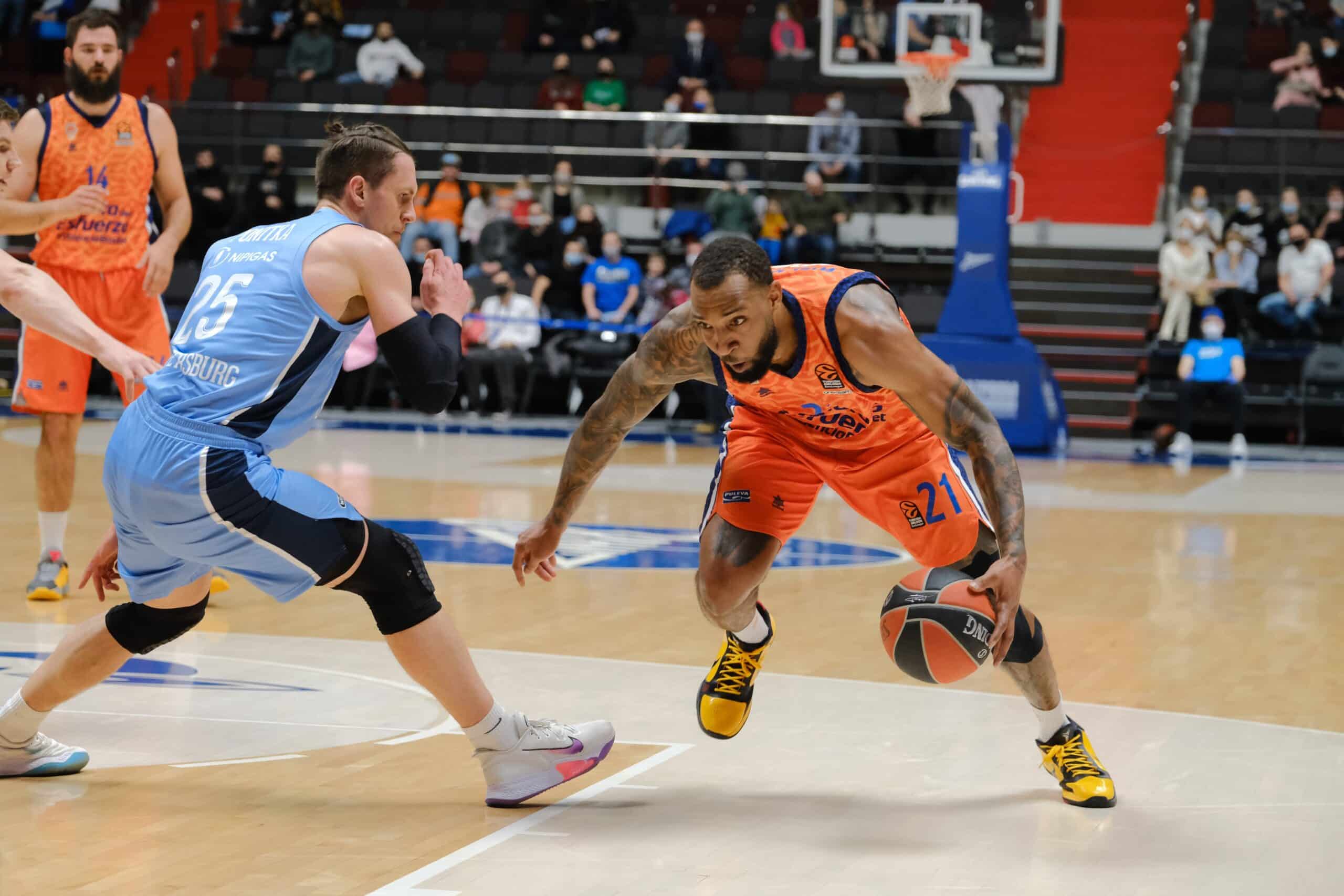 Derrick Williams en una de sus actuaciones más completas de la temporada. Fuente: VBC.