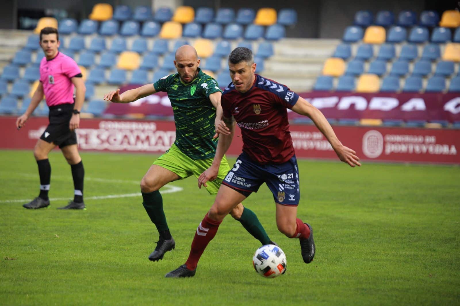 Instante del encuentro en Pasarón entre Pontevedra CF y el CD Guijuelo