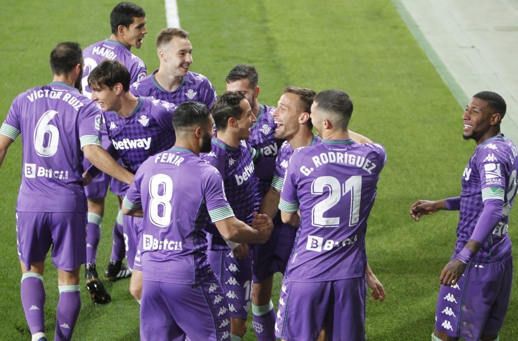 Jugadores del Betis celebran un gol