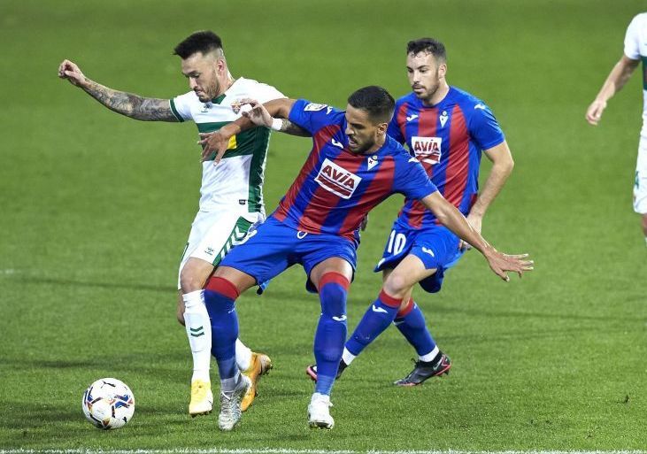 Lance del encuentro de la primera vuelta entre Elche y Eibar