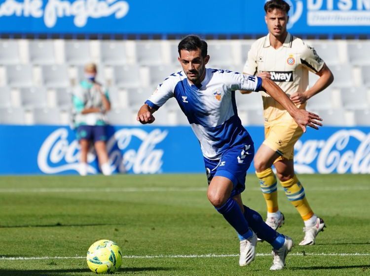 Lance del encuentro en la Nova Creu Alta entre el CE Sabadell y el RCD Espanyol