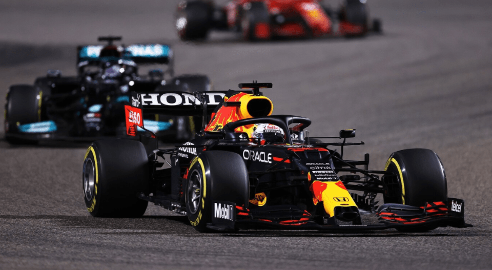 La FIA arrebató a Verstappen la victoria que Hamilton no le quitó en pista