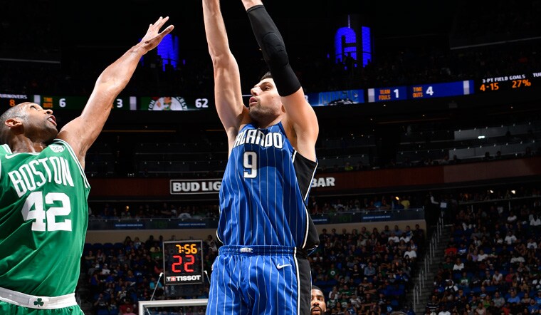 Vucevic, en un encuantro de hace tres campañas ante los Celtics. (Foto: www.nba.com)
