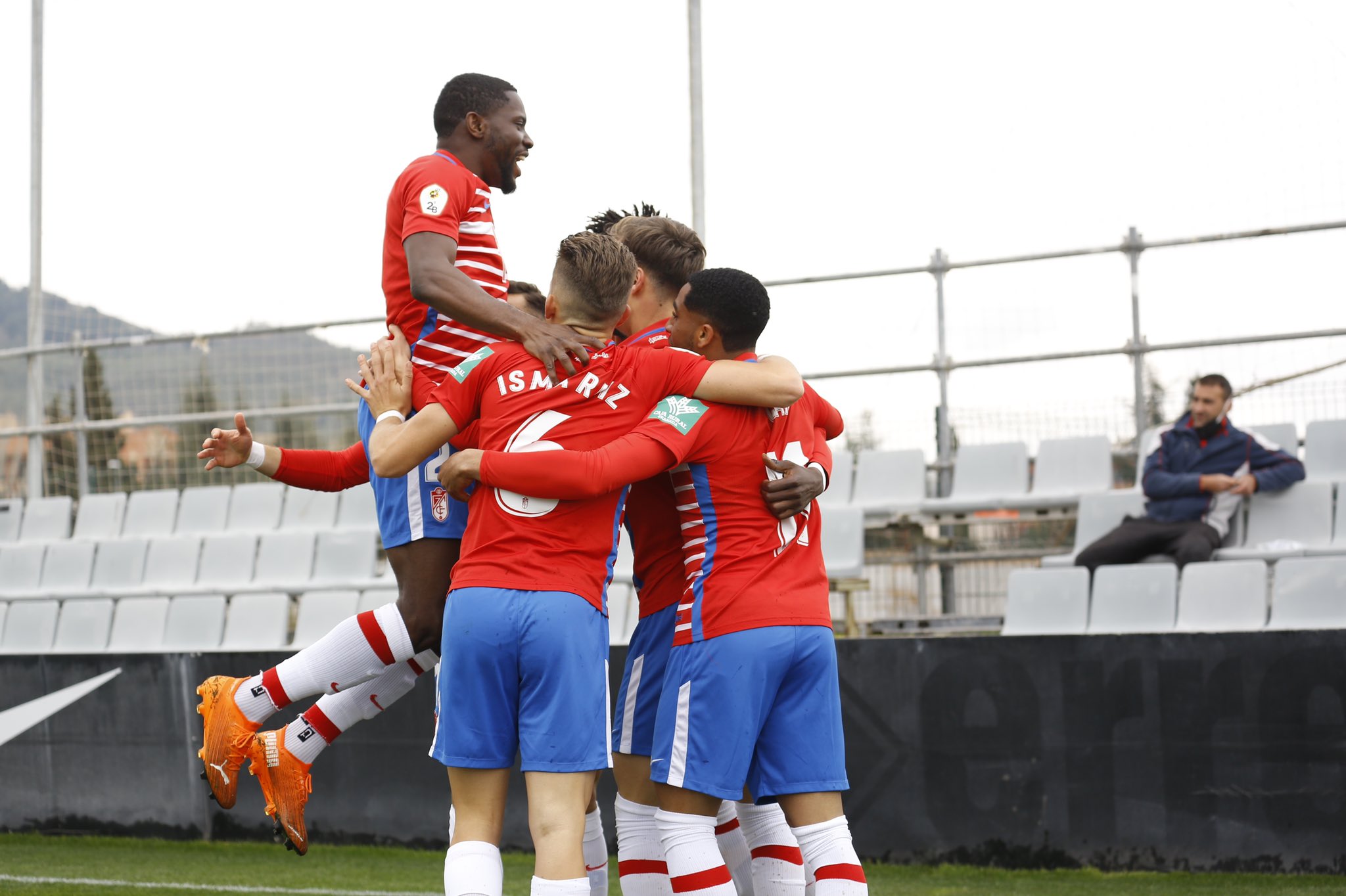 Recreativo Granada celebra un gol