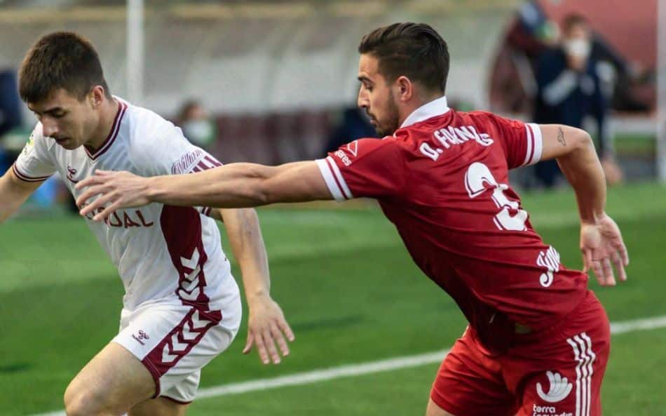 Manu Fuster (Albacete) y Forniés (Cartagena) en una acción del partido