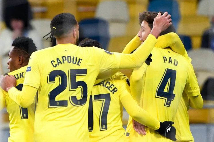 Jugadores del Villarreal celebran un gol
