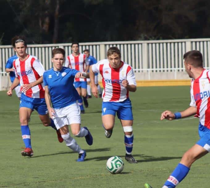 Álvaro Leiva con el juvenil del Algeciras