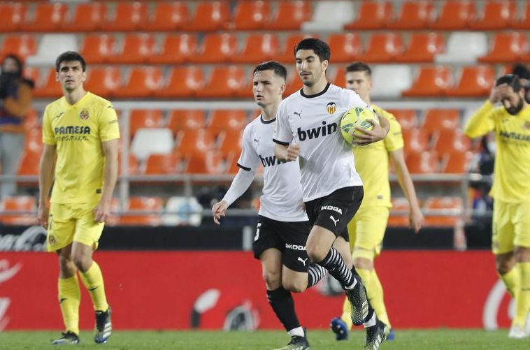 Carlos Soler tras marcar un gol en un Valencia-Villarreal