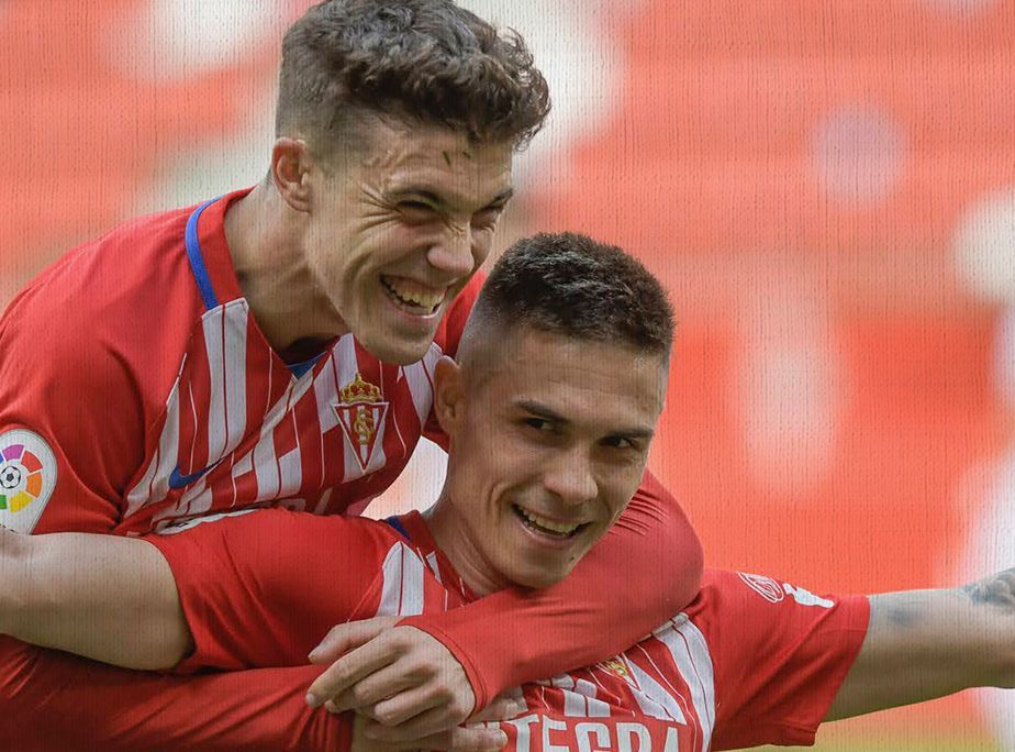 Djuka y Nacho Méndez celebran un gol del delantero