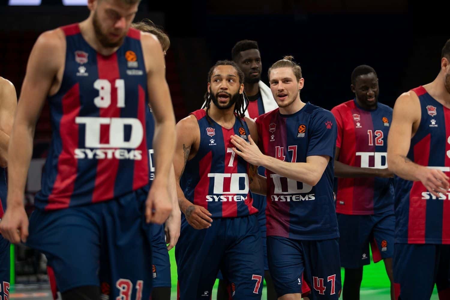 La plantilla de TD Systems Baskonia se marcha al vestuario. Foto: Euroleague