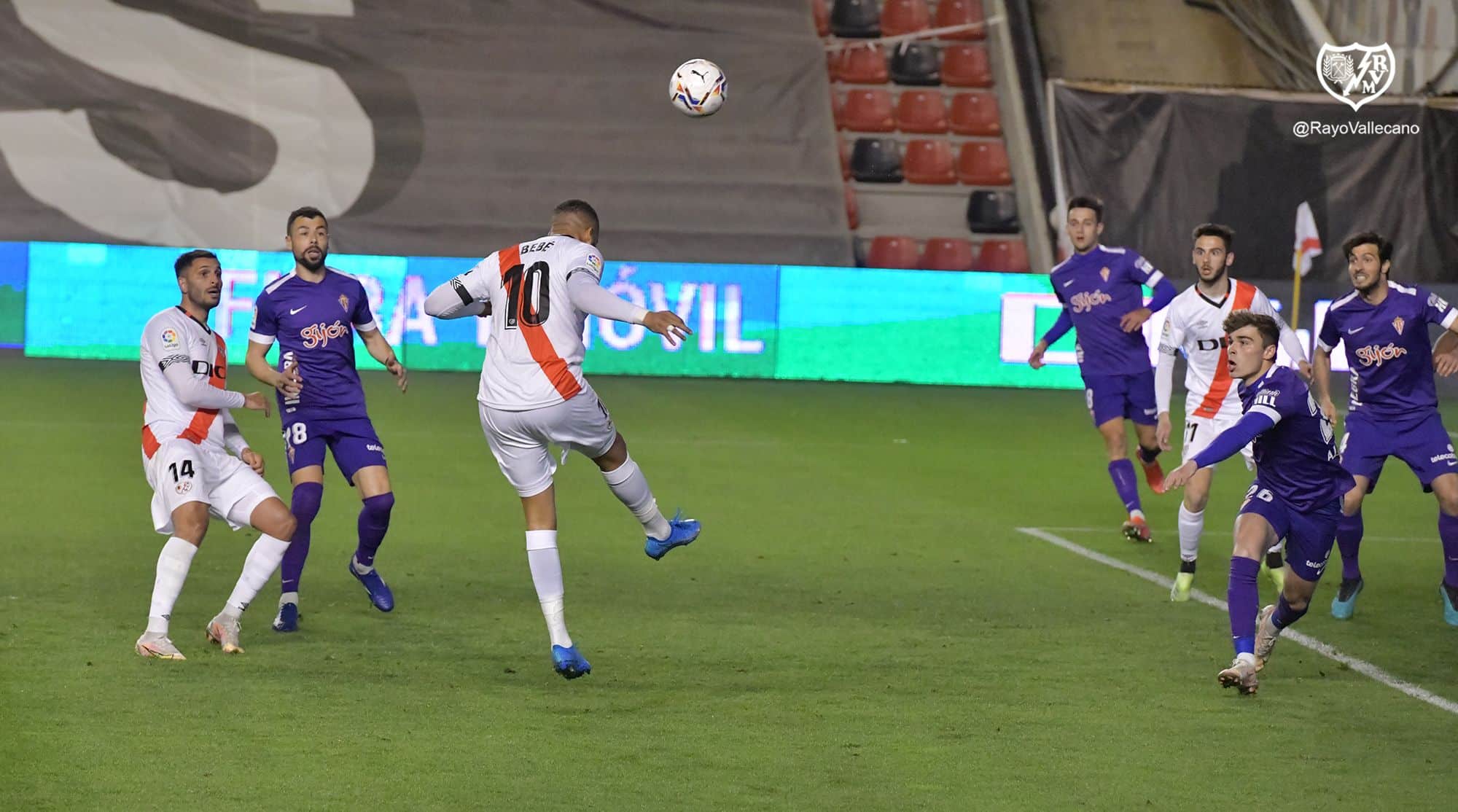 Bebé remata de cabeza en un Rayo-Sporting