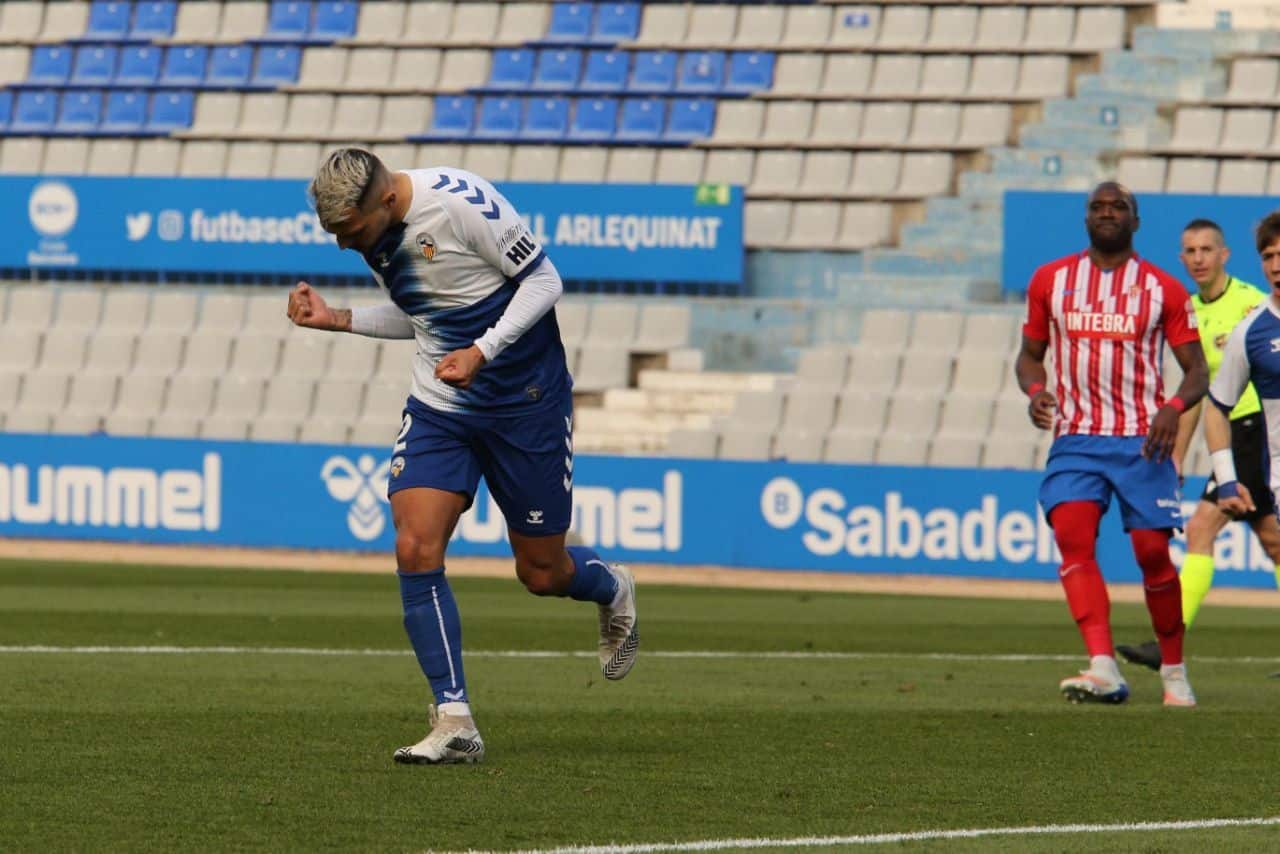 Stoichkov celebra el tanto de penalti que supuso el 1-0
