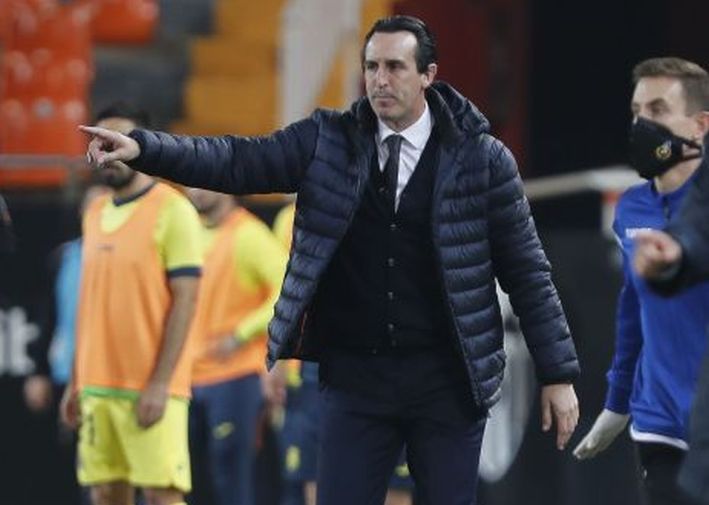 Unai Emery en la banda de Mestalla con el Villarreal