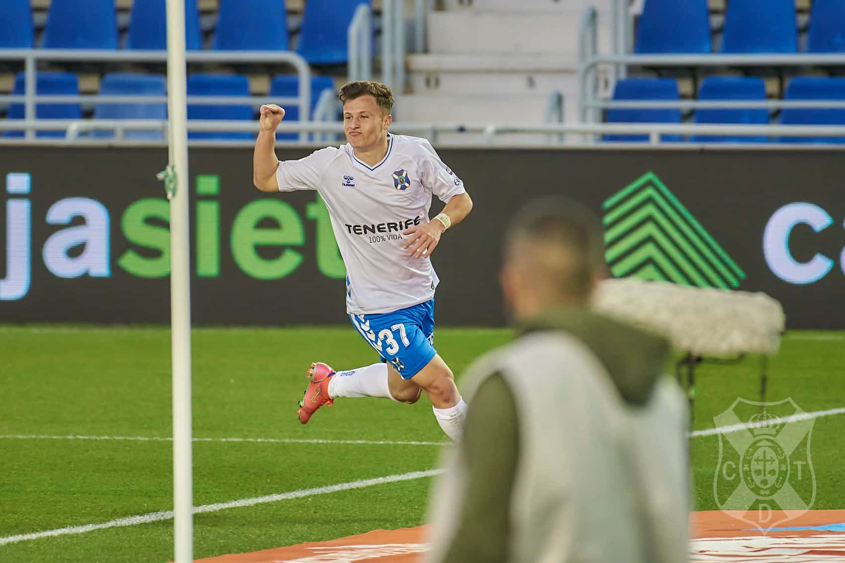 Germán Valera celebrando el 3-1 al Alcorcón