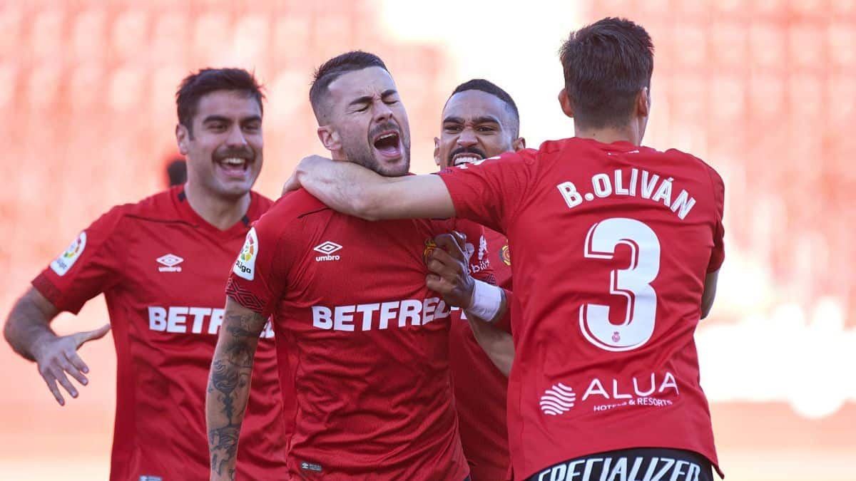 Jugadores del Mallorca celebran un tanto