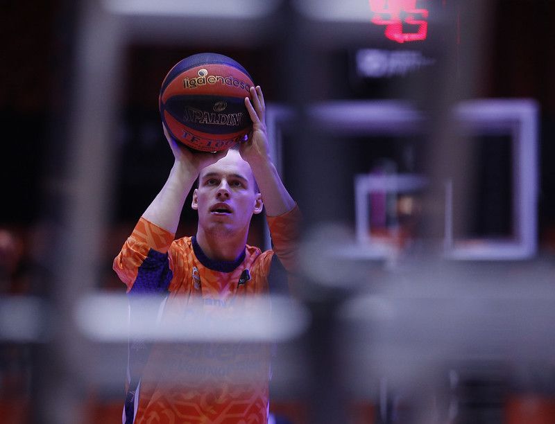 Klemen Prepelic desatasca un duro partido contra el RETAbet Bilbao Basket. Fuente: M.A. Polo (VBC).