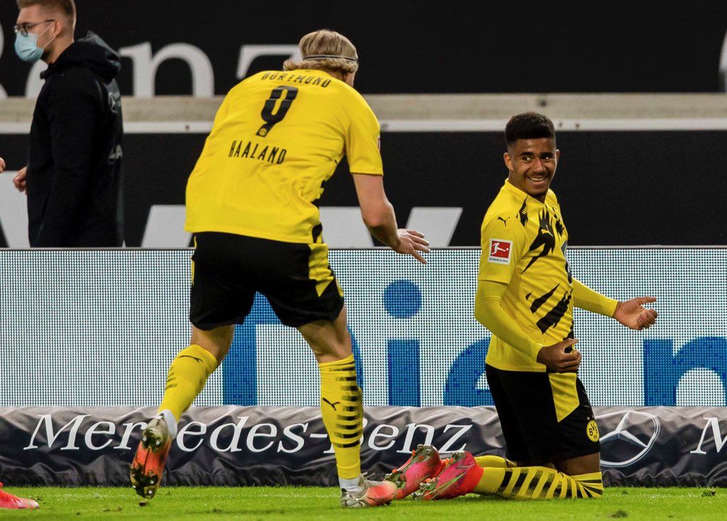 Haaland y Knauff celebran uno de los goles el pasado sábado ante el Stuttgart. Foto: @BlackYellow
