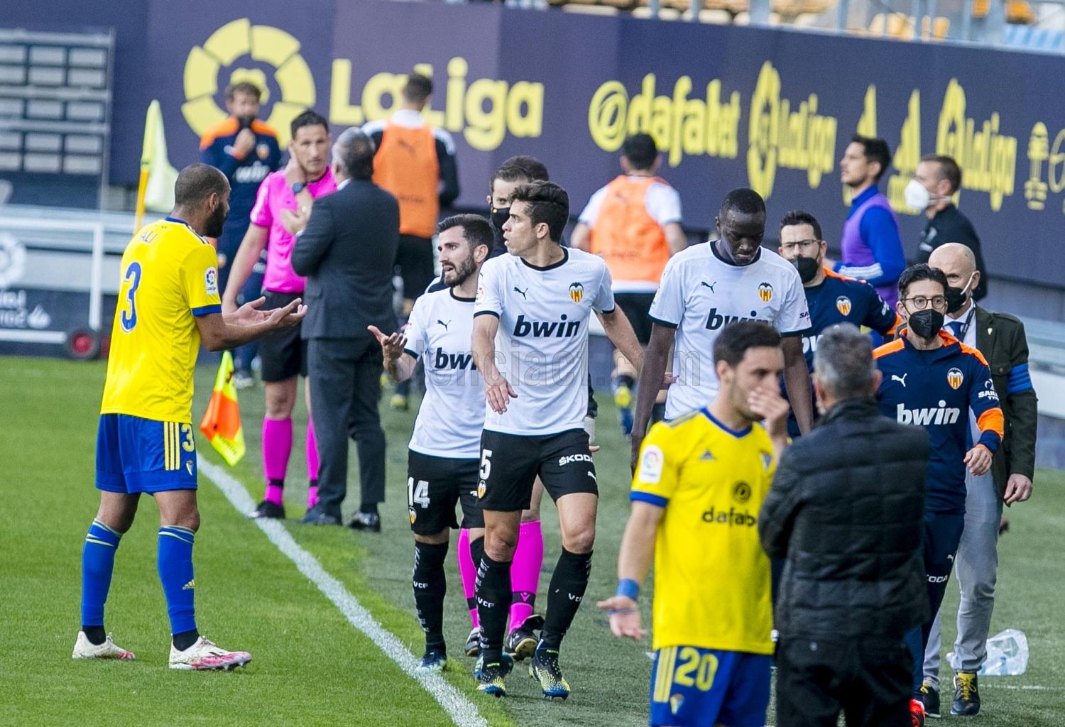 Incertidumbre vivida durante la marcha del Valencia del terreno de juego. Fuente: https://twitter.com/valenciacf/