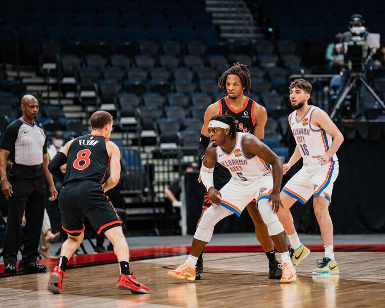 Malachi Flynn dirigiendo el ataque de Toronto. Foto vía: nba.com