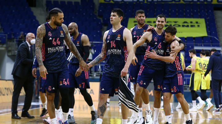 El Real Madrid celebra una victoria ante Fenerbahçe Beko Istanbul.