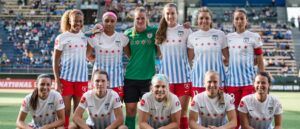 Christen Press luego de marcar un gol. (Foto vía: @chicagoredstars)